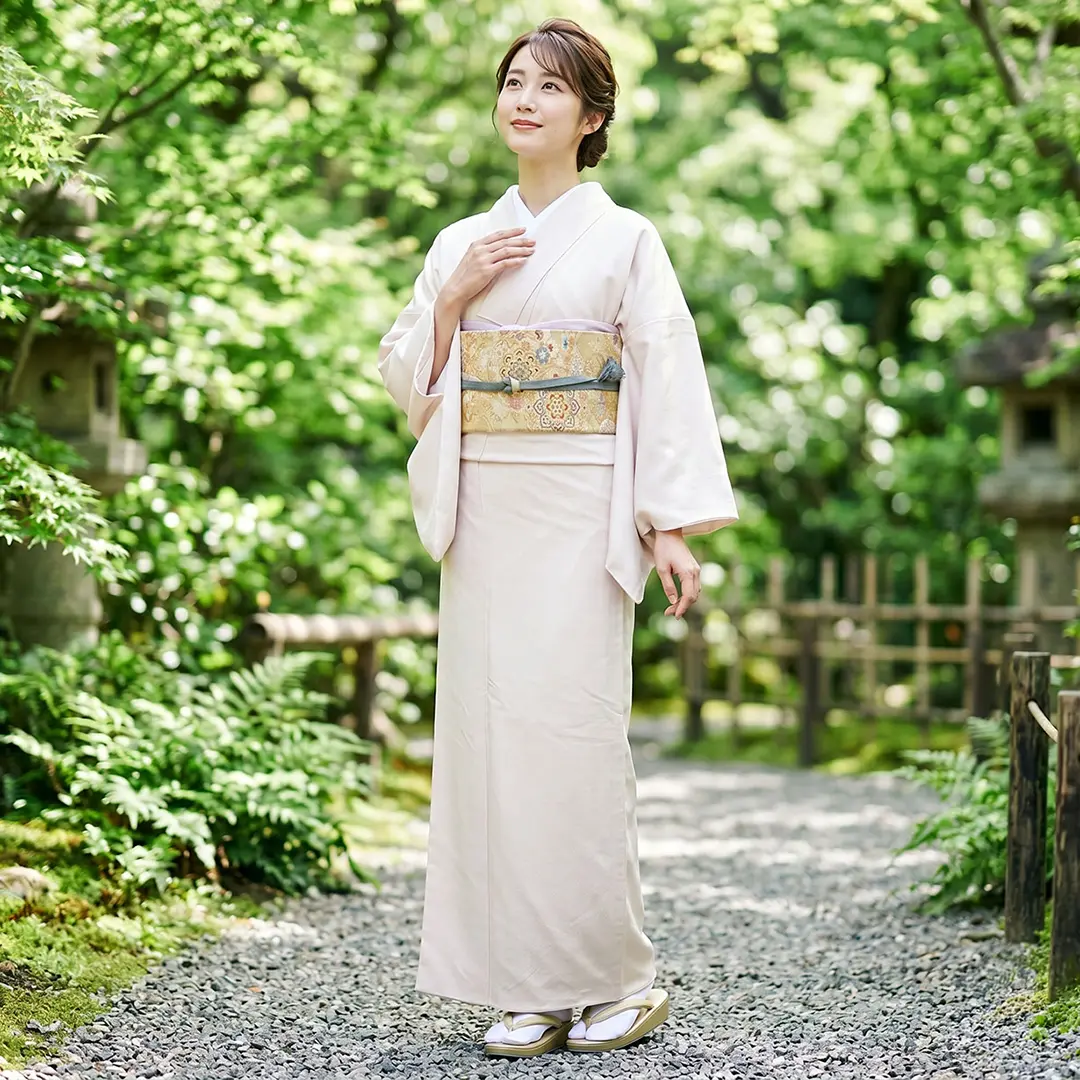 桜鼠の色無地（無紋）（ポリエステル）／着用イメージ