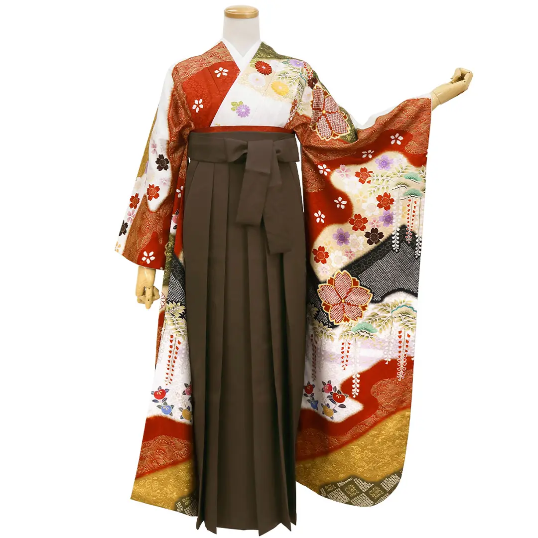 白地に雲取りの振袖・茶色袴（無地）（振袖）／卒業式／正面