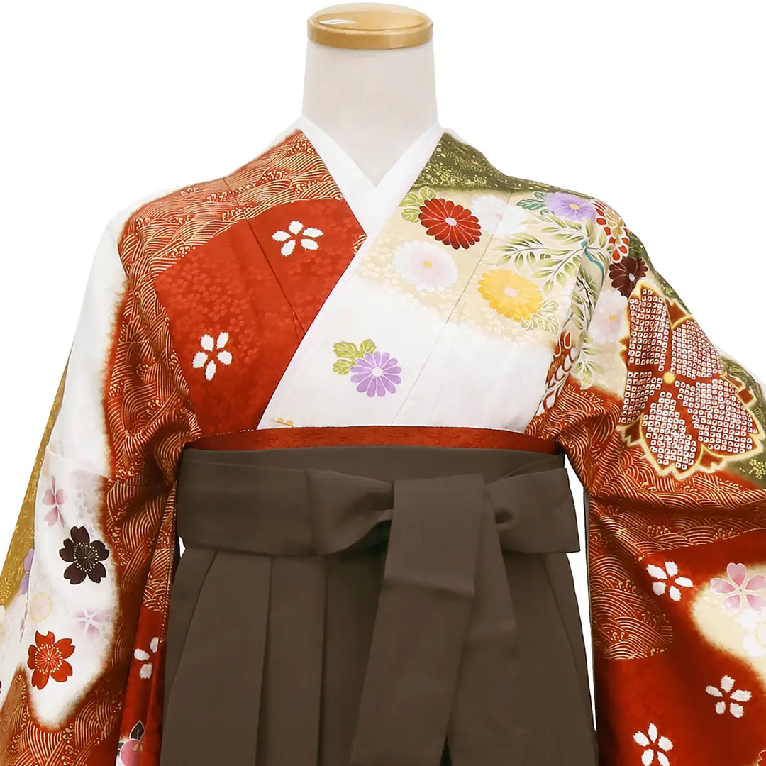 白地に雲取りの振袖・茶色袴（無地） （振袖）／卒業式 | 宅配着物