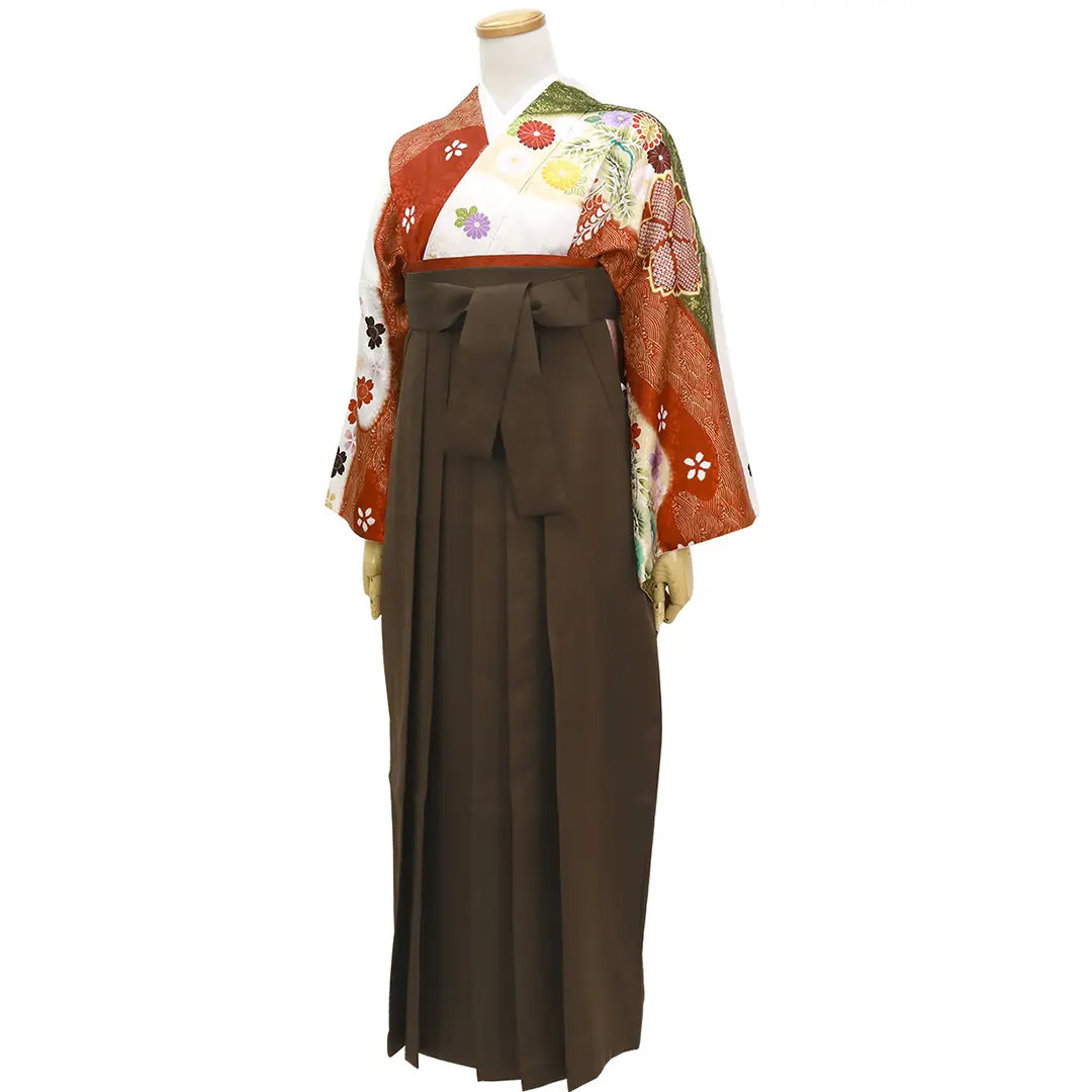 白地に雲取りの振袖・茶色袴（無地）（振袖）／斜め