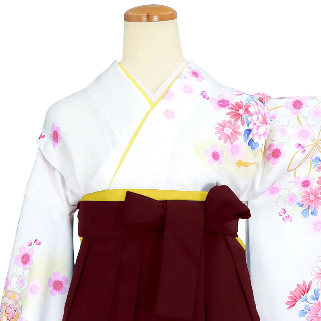 白地にうさぎ・臙脂袴（刺繍）（小学生）／卒業式／正面詳細