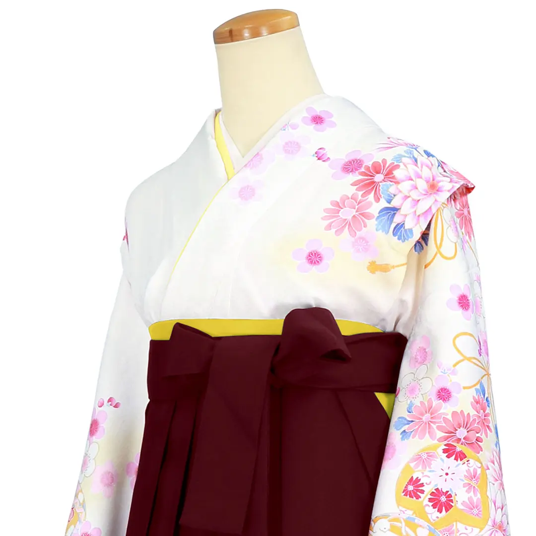 白地にうさぎ・臙脂袴（刺繍）（小学生）／卒業式／斜め詳細