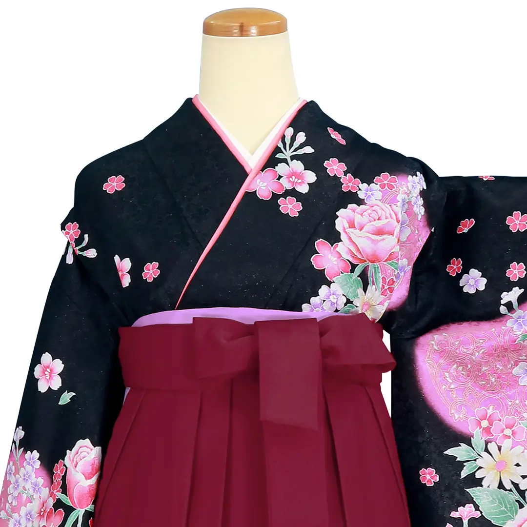 黒地に薔薇・臙脂袴（刺繍）（小学生）／卒業式／正面詳細
