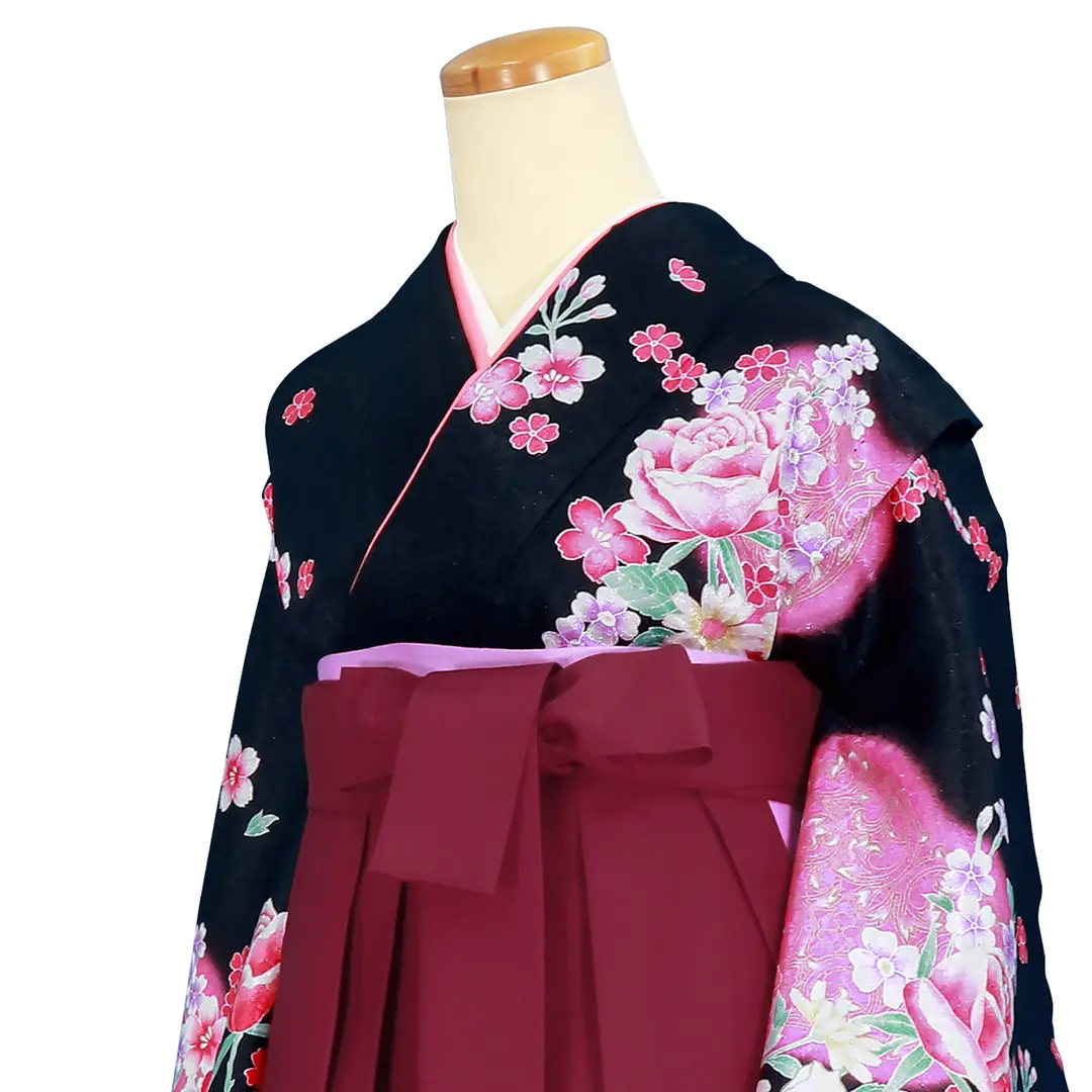 黒地に薔薇・臙脂袴（刺繍）（小学生）／卒業式／斜め詳細