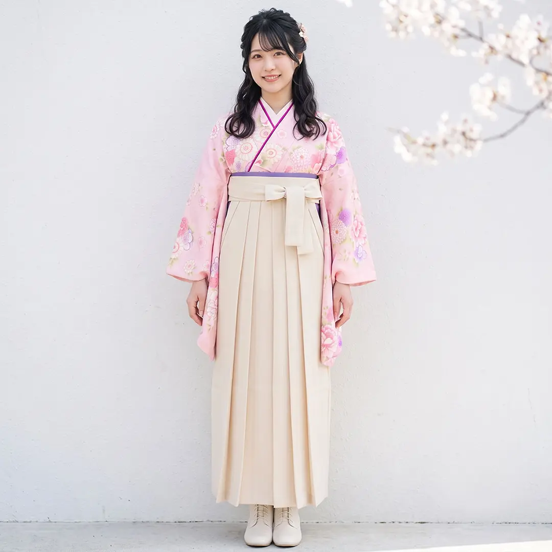 ピンク地に桜と牡丹・アイボリー袴（無地） （二尺袖）／卒業式／着用イメージ