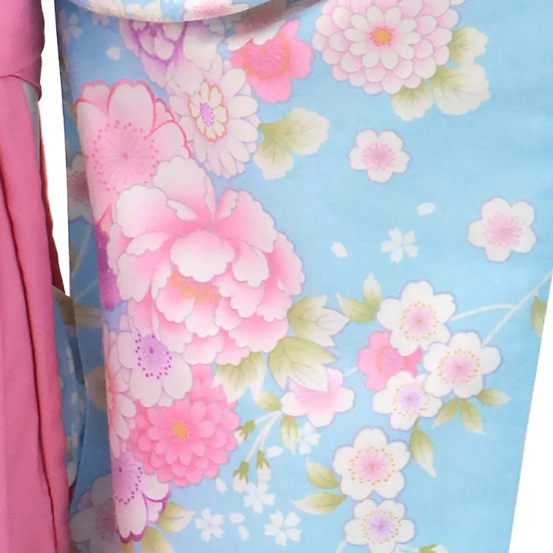 水色地に花尽くし・ピンク袴（刺繍） （二尺袖）／卒業式／柄詳細