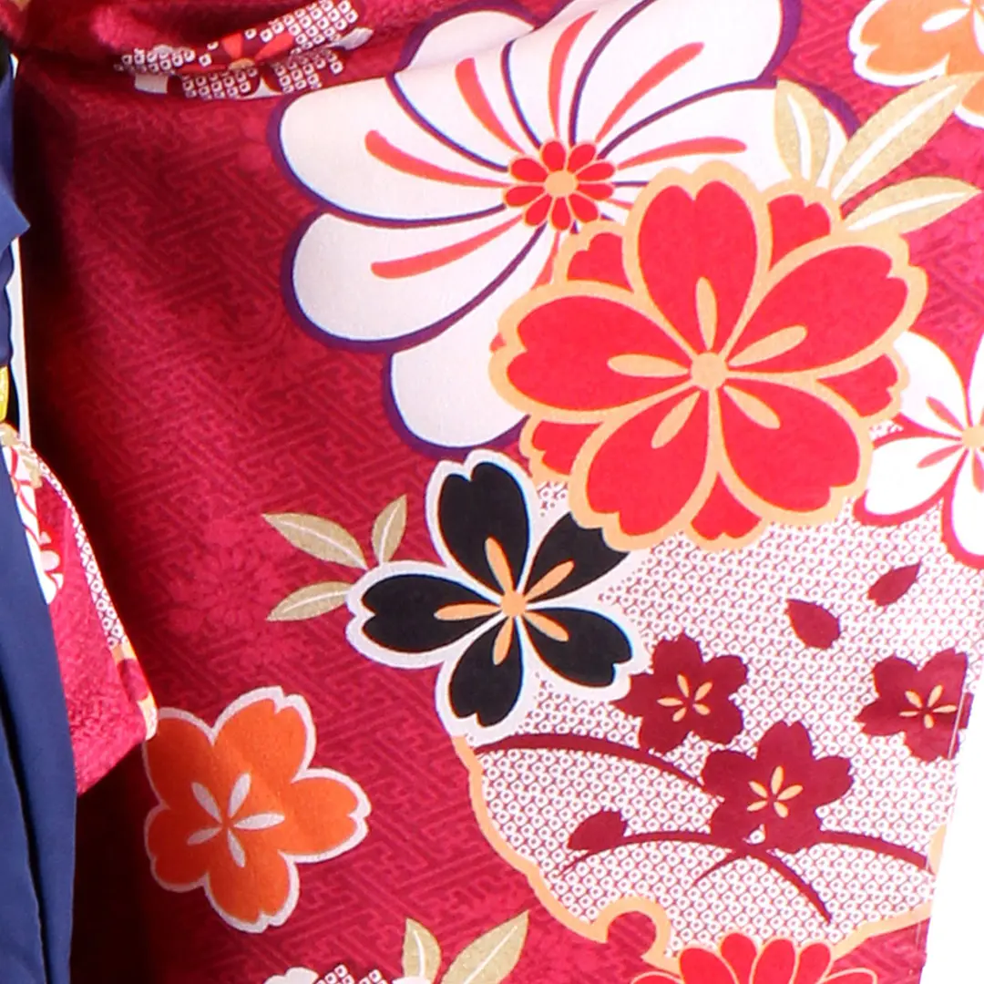 深い赤色地に桜と雪輪・紺袴（刺繍） （二尺袖）／卒業式 | 宅配着物