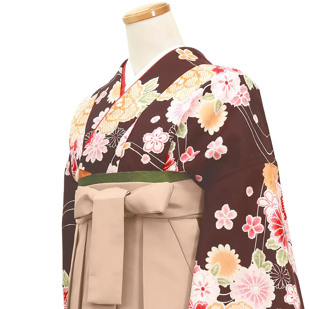 茶色に疋田柄の花・モカ袴（無地）（二尺袖）／卒業式／斜め詳細