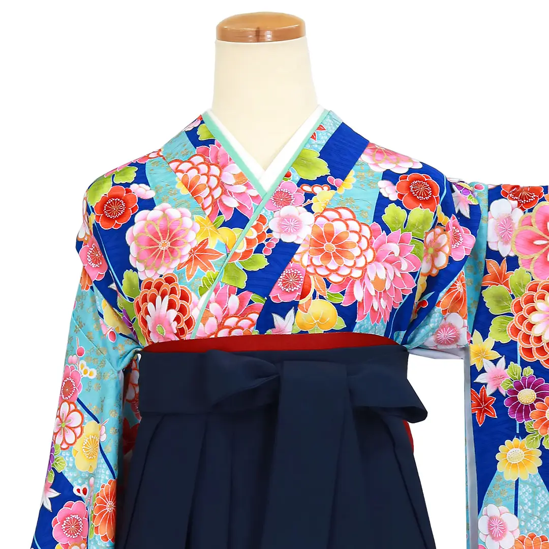 青地に矢絣と花・紺袴（刺繍）（小学生）／卒業式／正面詳細