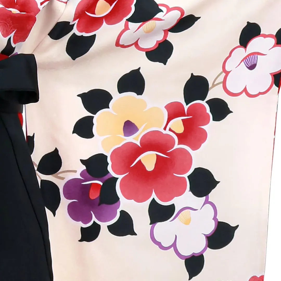 アイボリー地に椿・黒袴（刺繍）（小学生）／卒業式／柄詳細