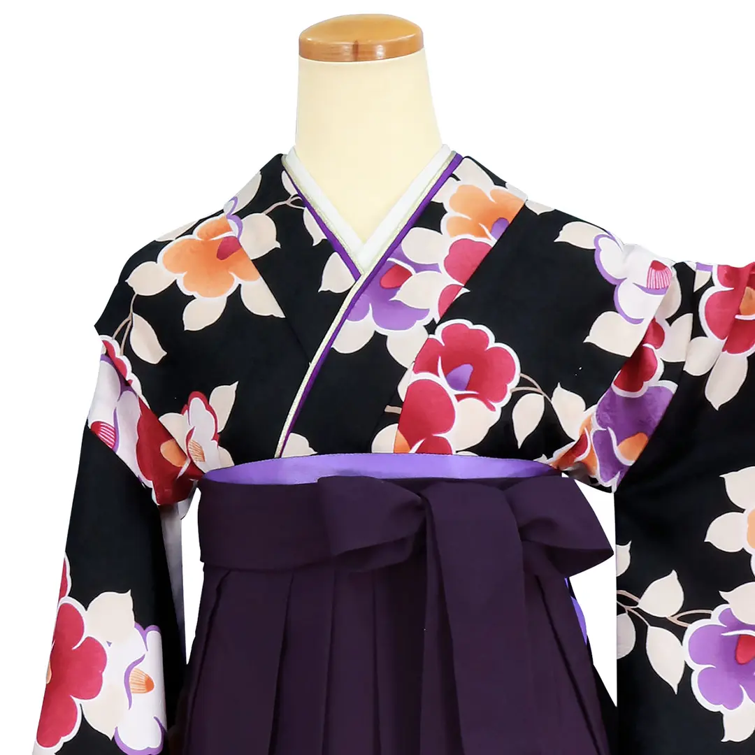 黒地に椿・紫袴（刺繍）（小学生）／卒業式／正面詳細