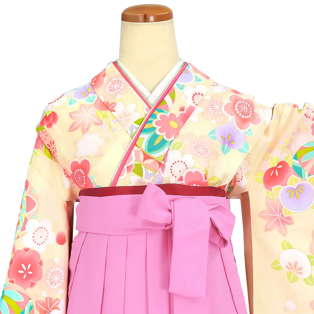 クリーム地に鞠と桜・ピンク袴（刺繍）（小学生）／卒業式／正面詳細