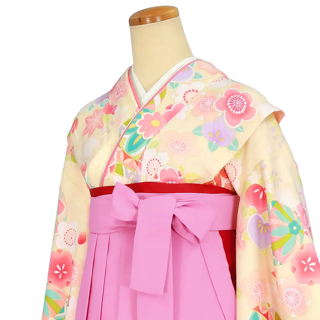 クリーム地に鞠と桜・ピンク袴（刺繍）（小学生）／卒業式／斜め詳細