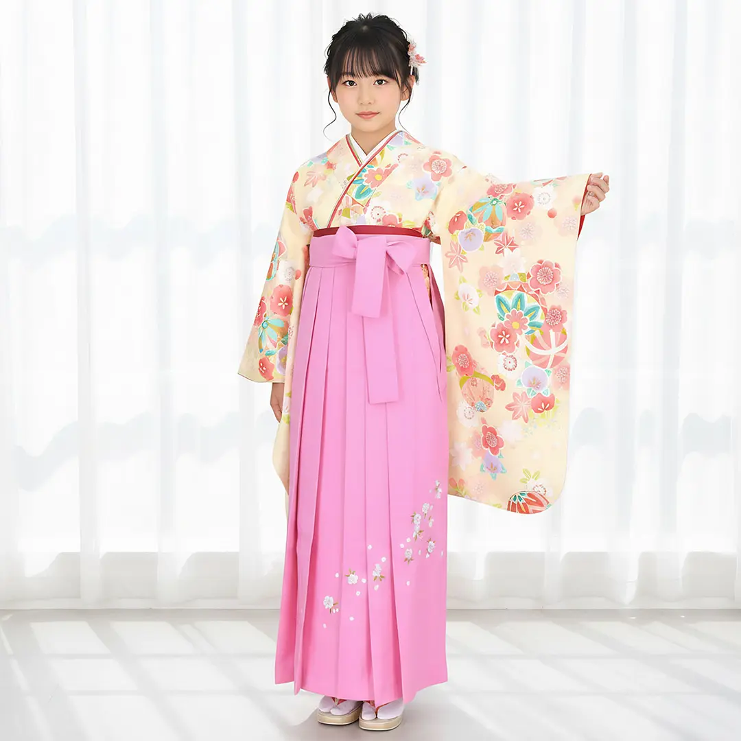 クリーム地に鞠と桜・ピンク袴（刺繍） （小学生）／卒業式 | 宅配着物