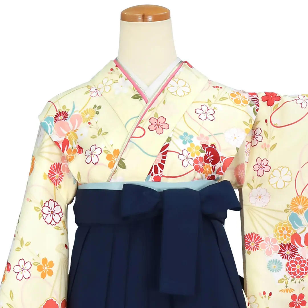 クリーム地に花扇・紺袴（刺繍）（小学生）／卒業式／正面詳細