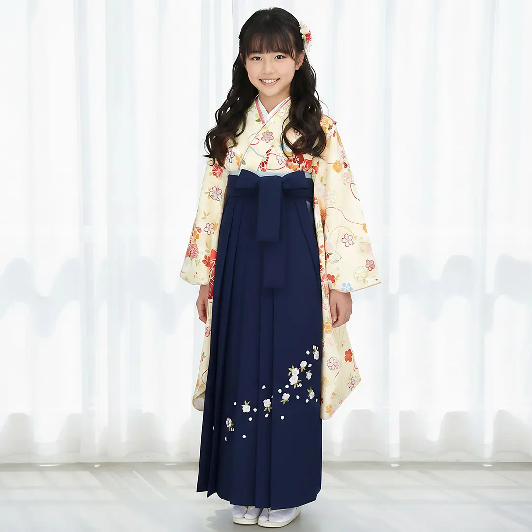 クリーム地に花扇・紺袴（刺繍） （小学生）／卒業式／着用イメージ