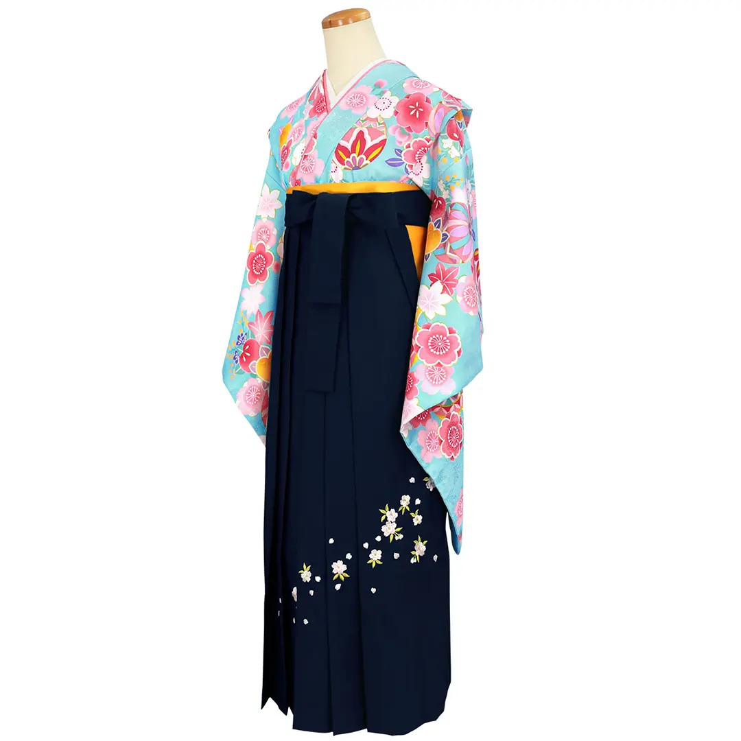 水色地に鞠と桜・紺袴（刺繍） （小学生）／卒業式／斜め