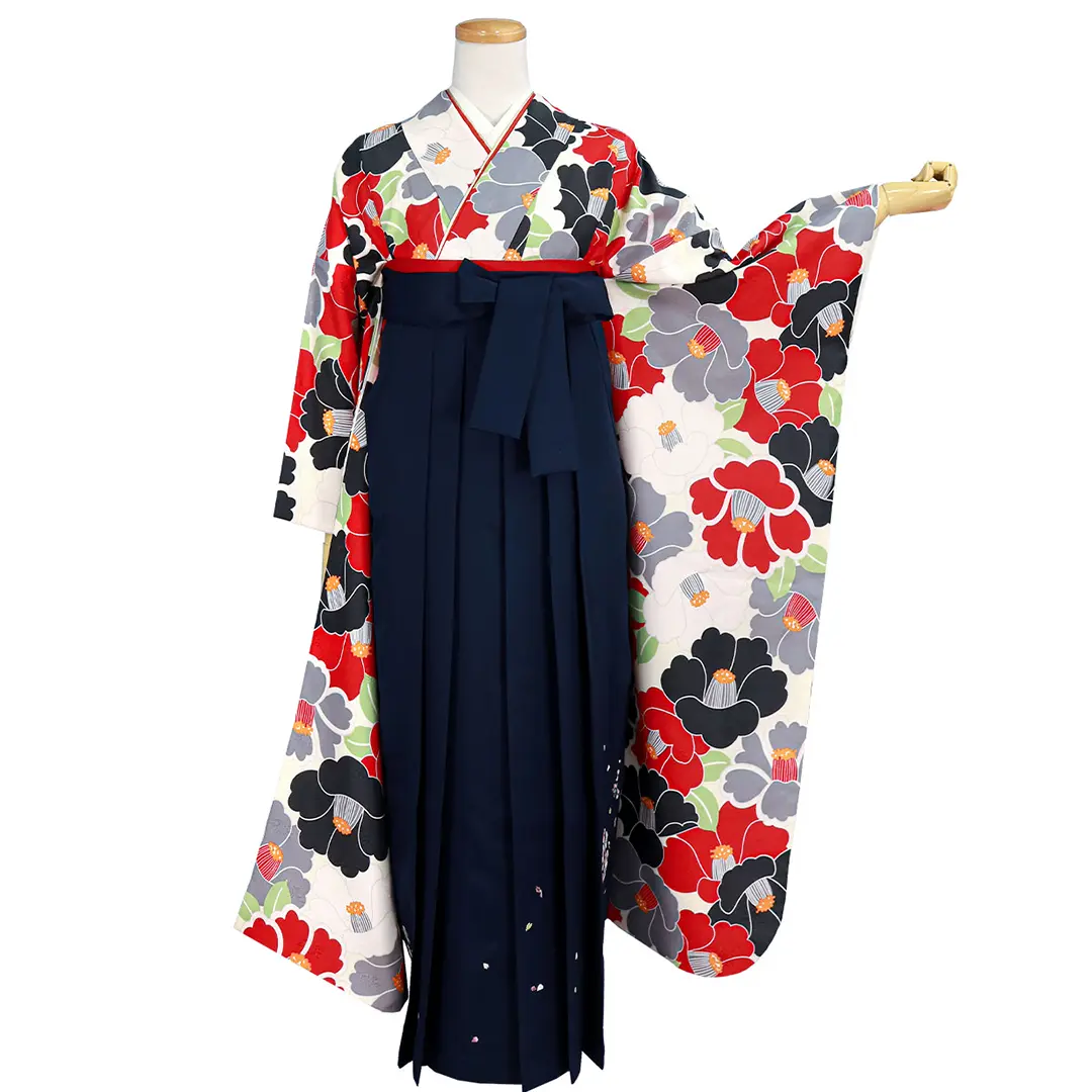 白地に紅白、灰色の椿づくしの振袖・紺袴（刺繍） （振袖）／卒業式／正面