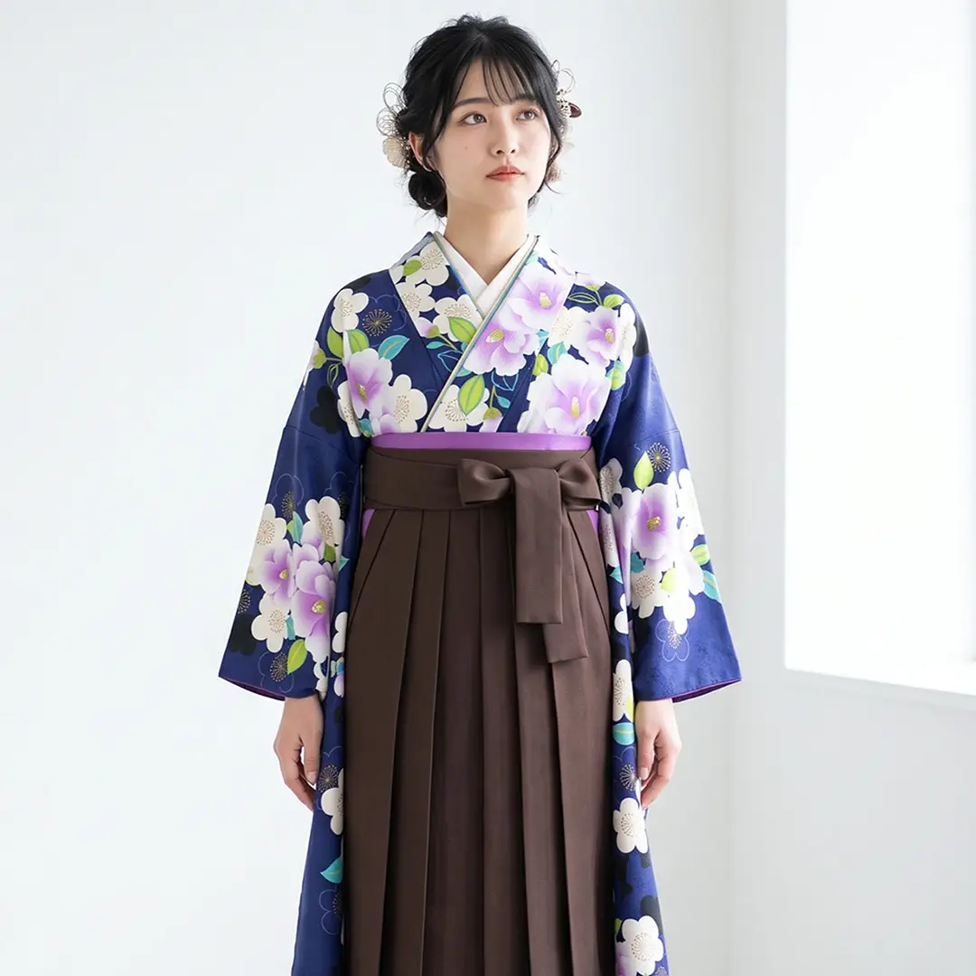 紺地に牡丹と梅の振袖・茶色袴（無地） （振袖）／卒業式 | 宅配着物