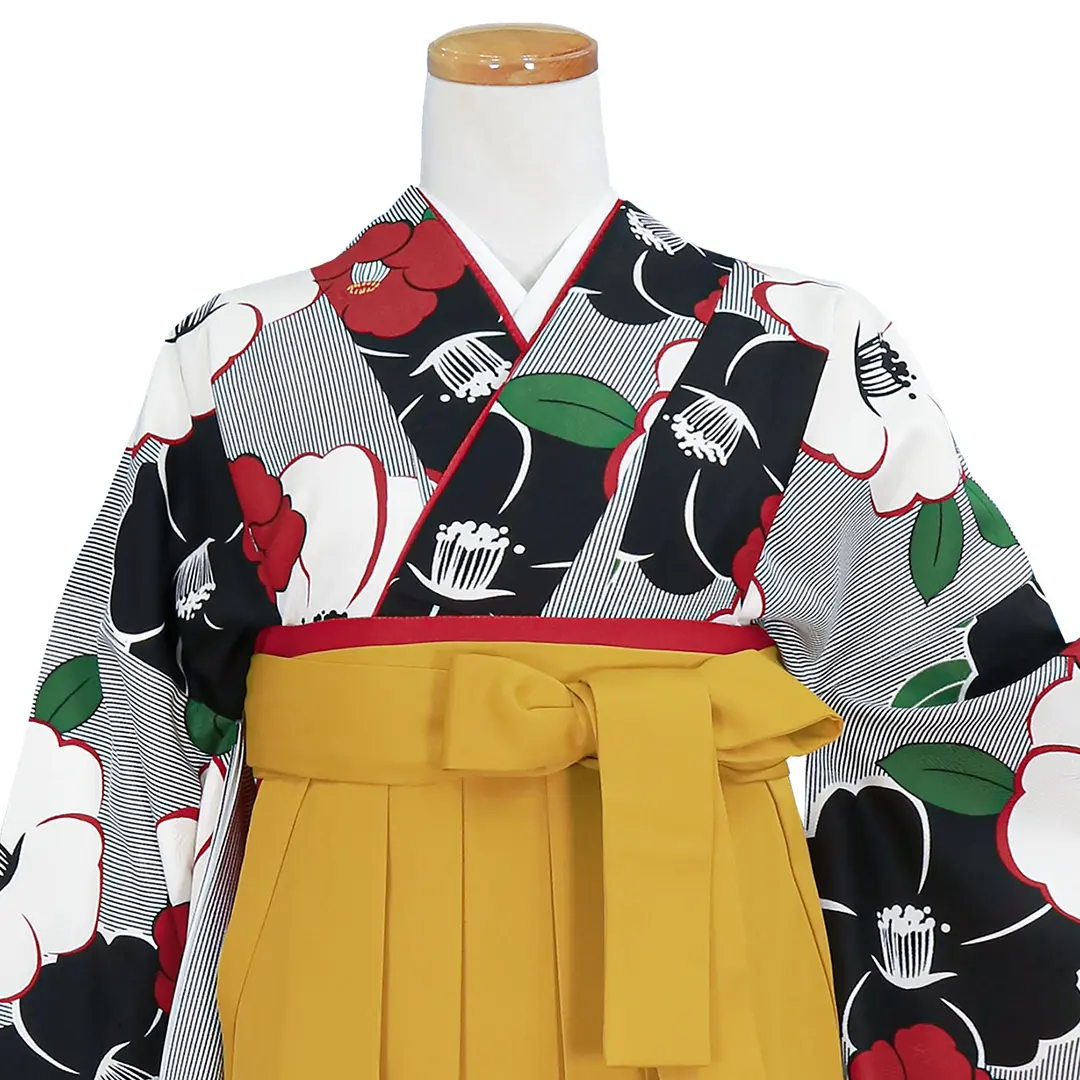 白地に黒の万筋に椿の振袖・マスタード袴（無地） （振袖）／卒業式