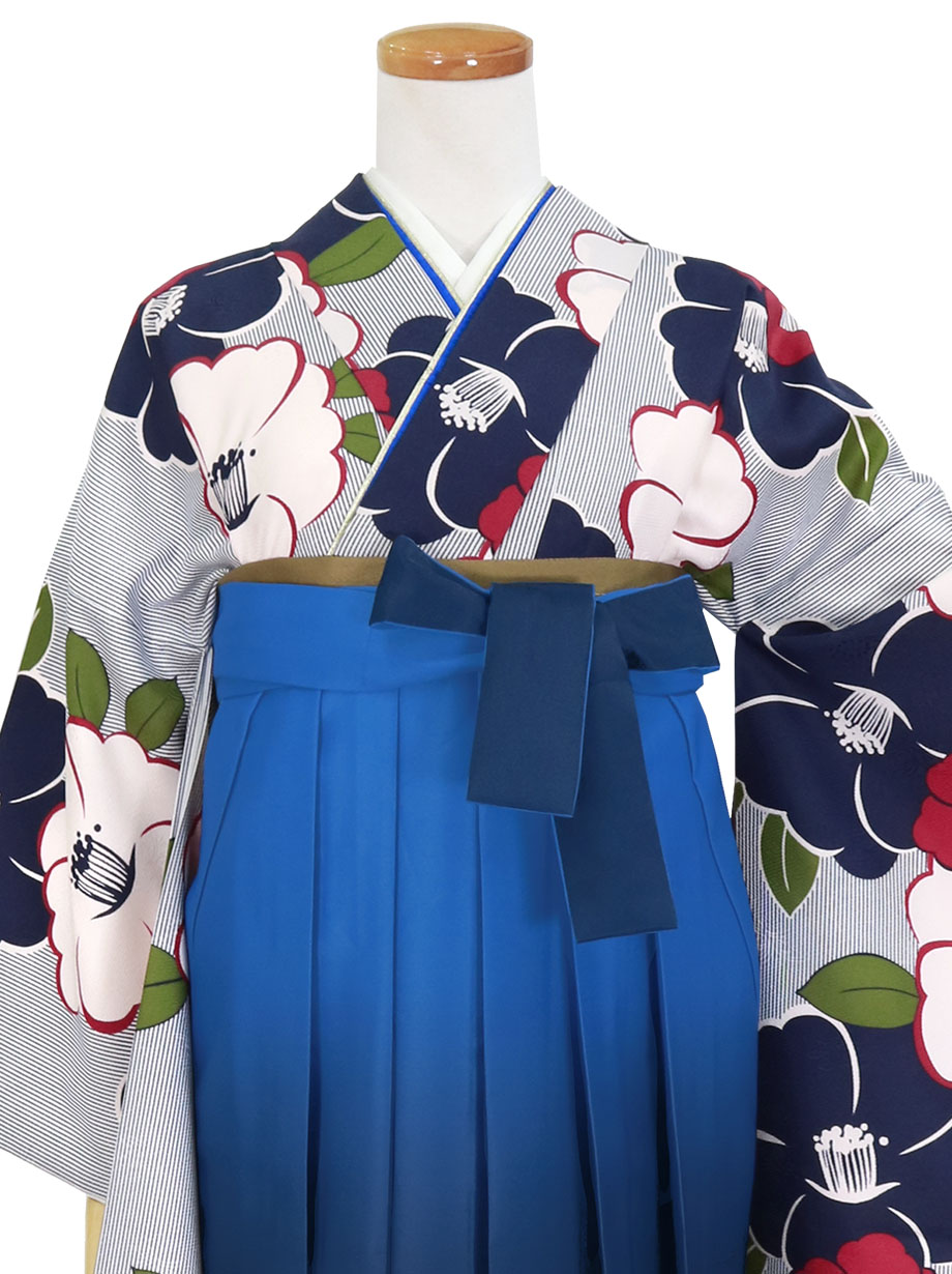 白地に紺の万筋に椿の振袖・青袴（ぼかし）（振袖）／卒業式