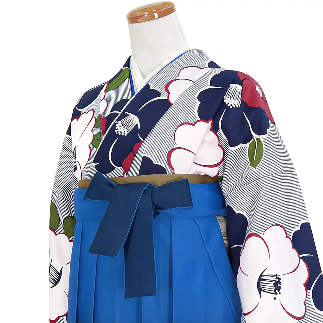 白地に紺の万筋に椿の振袖・青袴（ぼかし） （振袖）／卒業式／斜め詳細