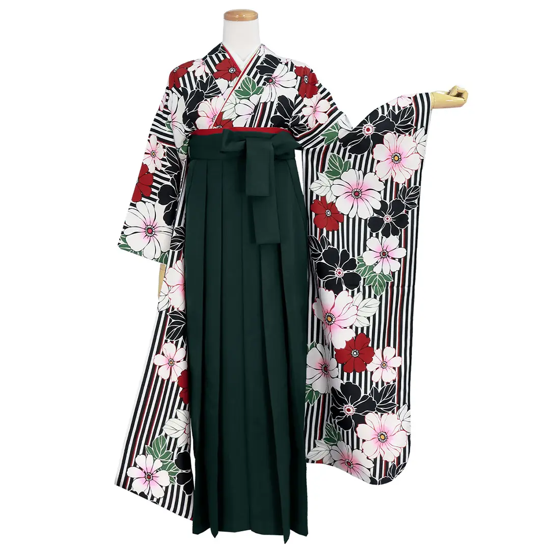 黒と白の縞に洋花の振袖・深緑袴（無地） （振袖）／卒業式／正面