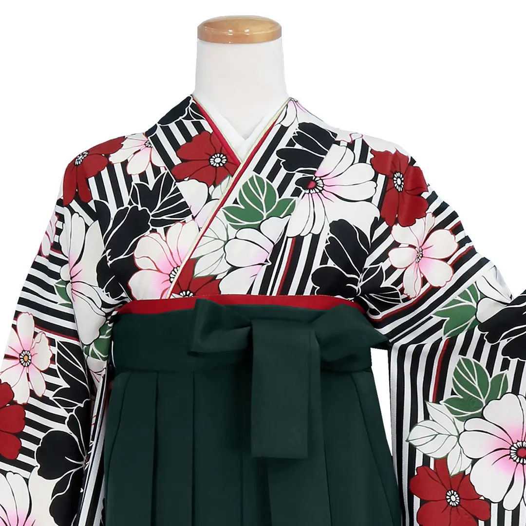 黒と白の縞に洋花の振袖・深緑袴（無地） （振袖）／卒業式 | 宅配着物