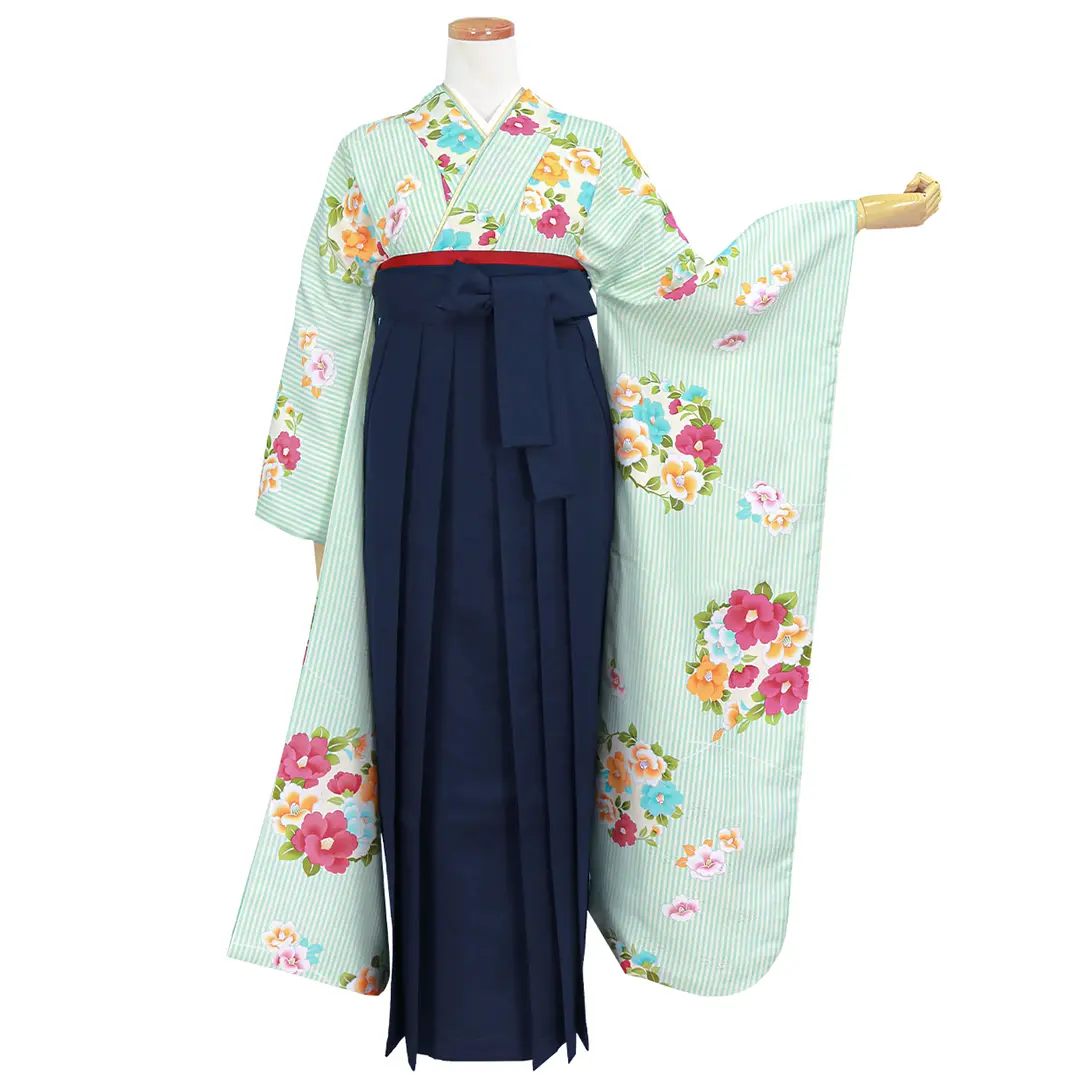 クリーム地に水色の縦縞と椿の振袖・紺袴（無地） （振袖）／卒業式