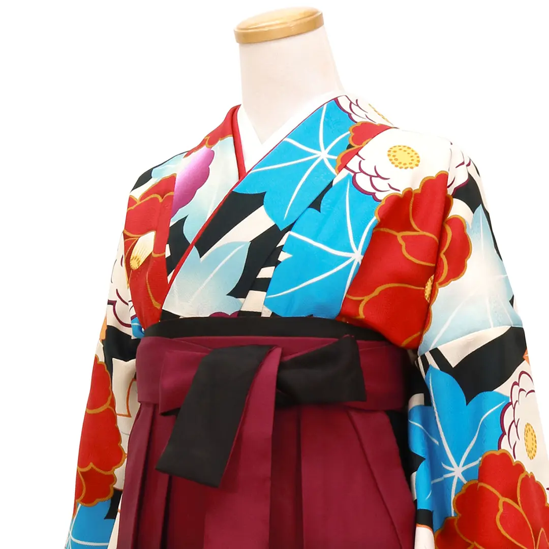黒地に椿と紅葉の振袖・赤袴（ぼかし）（振袖）／卒業式／斜め詳細
