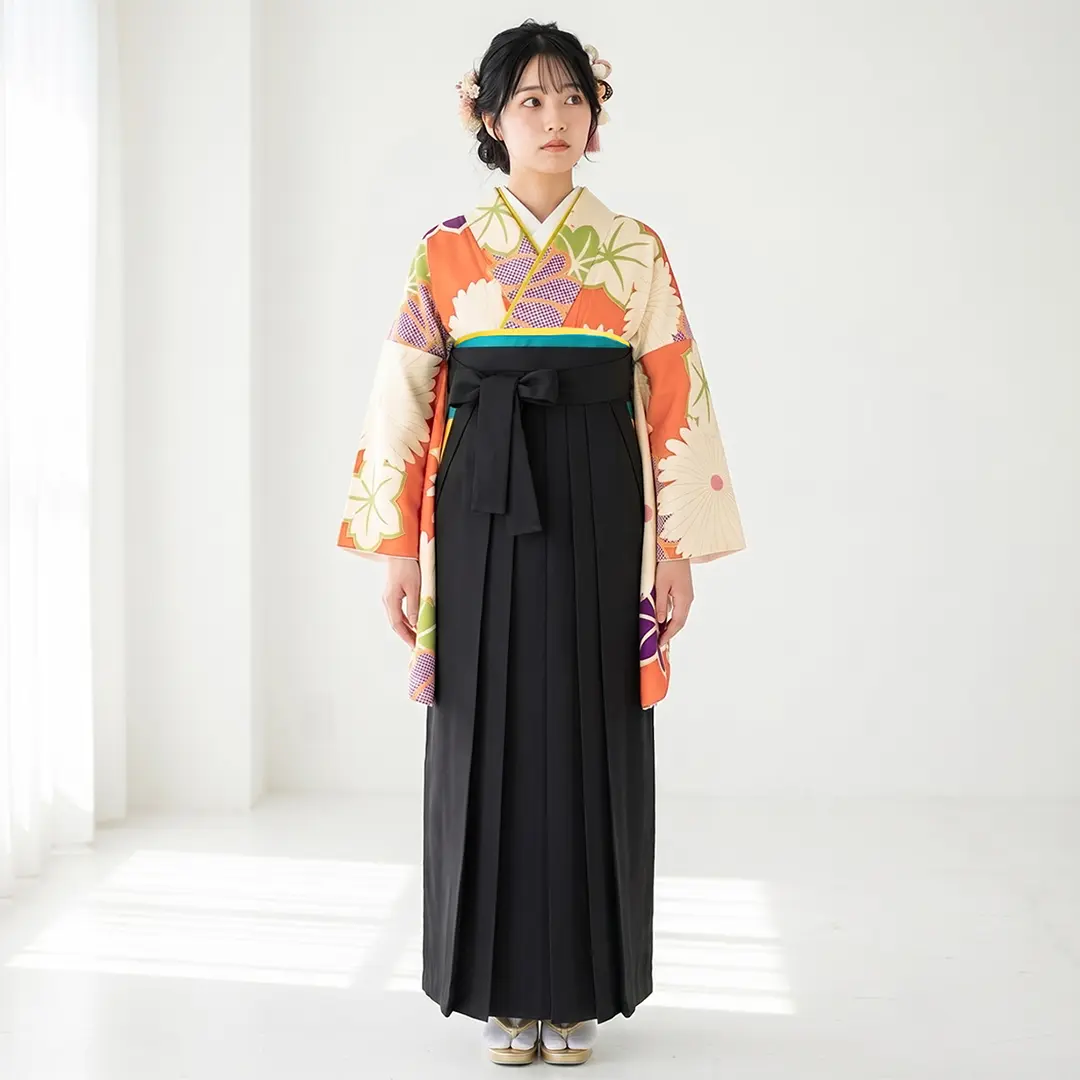 手描き風橙色に菊と紅葉・黒袴（無地） （二尺袖）／卒業式／着用イメージ