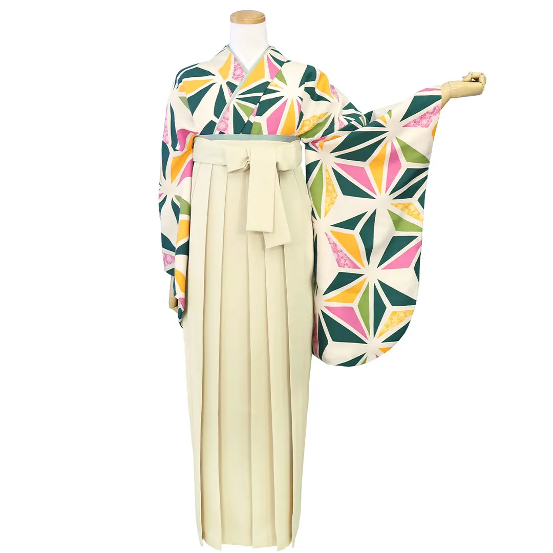 【SNS着用】クリーム地にグリーンの麻の葉・アイボリー袴（無地） （二尺袖）／卒業式／正面