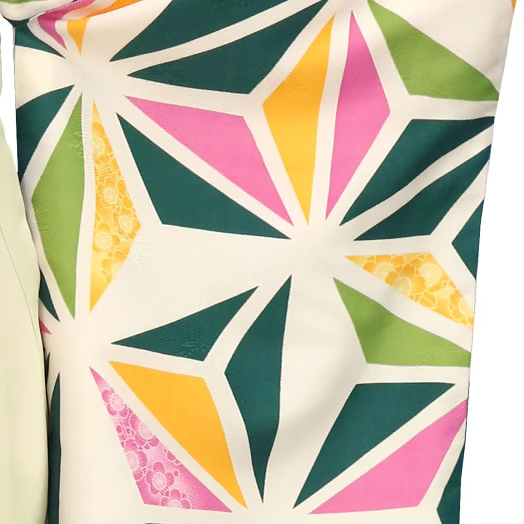 【SNS着用】クリーム地にグリーンの麻の葉・アイボリー袴（無地） （二尺袖）／卒業式／柄詳細