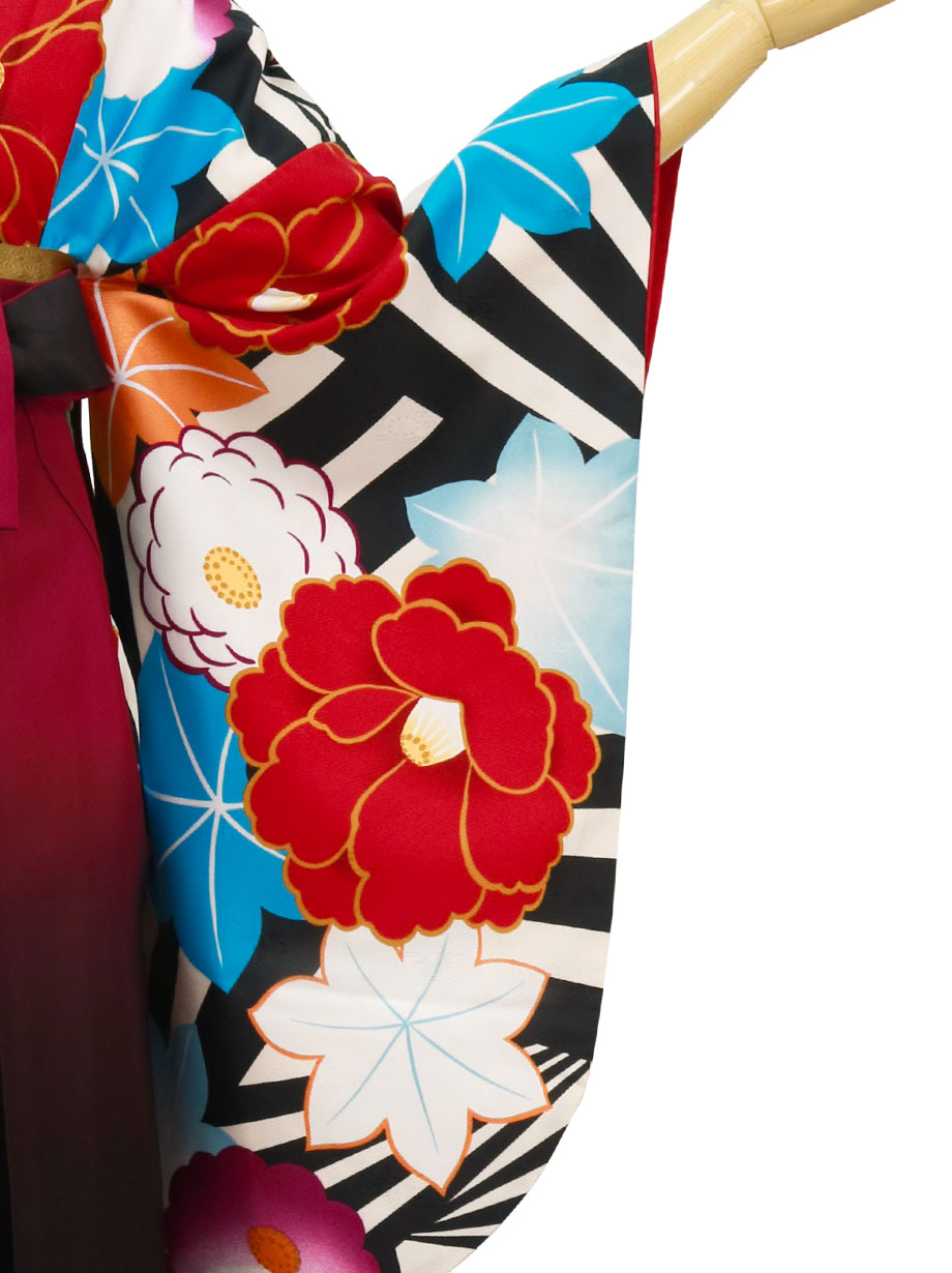 黒地に椿と紅葉・赤袴（ぼかし） （二尺袖）／卒業式 | 宅配着物