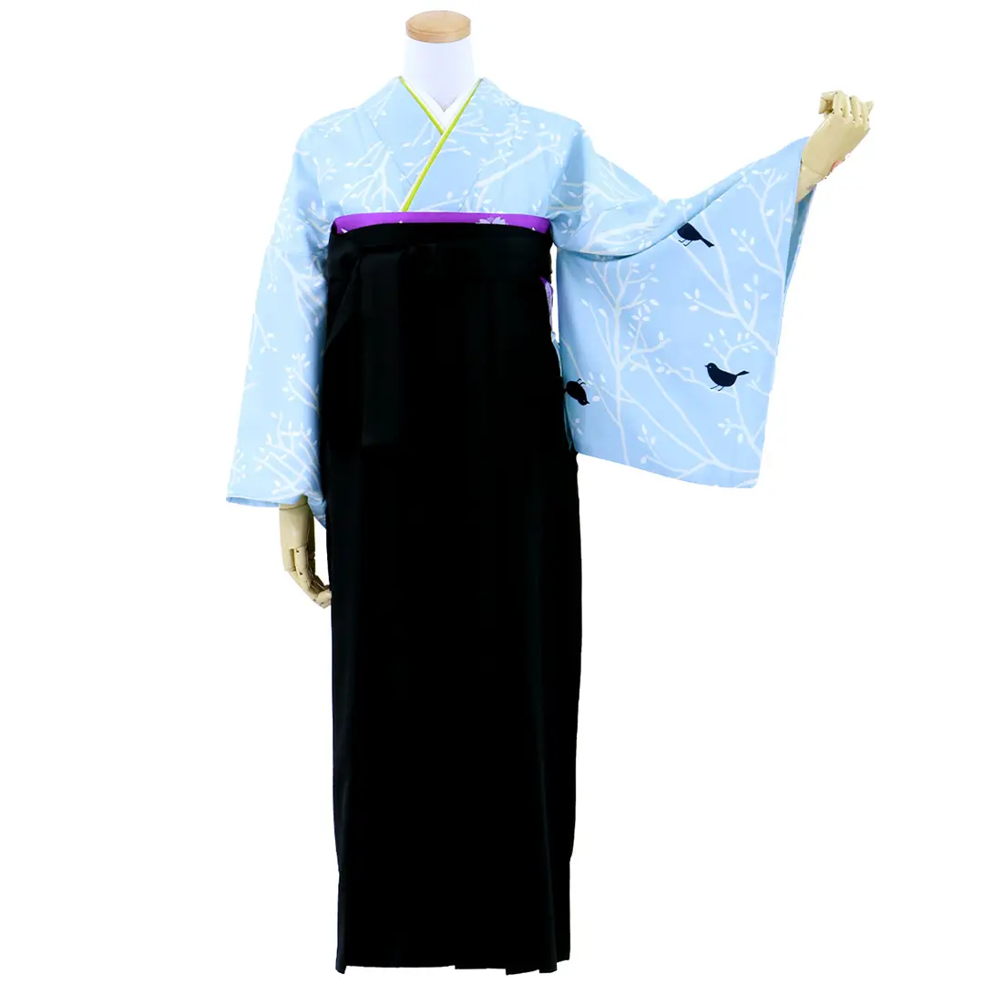 【先生におすすめ】水色地に小鳥と枝模様の小袖の着物・黒袴（無地） （小袖）／卒業式／正面
