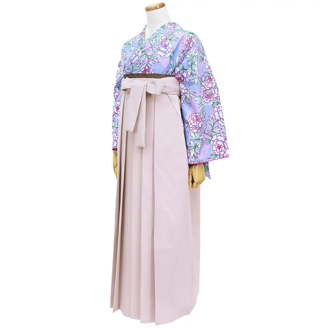 ラベンダー色に牡丹・くすみピンク袴（無地） （小袖）／卒業式／斜め