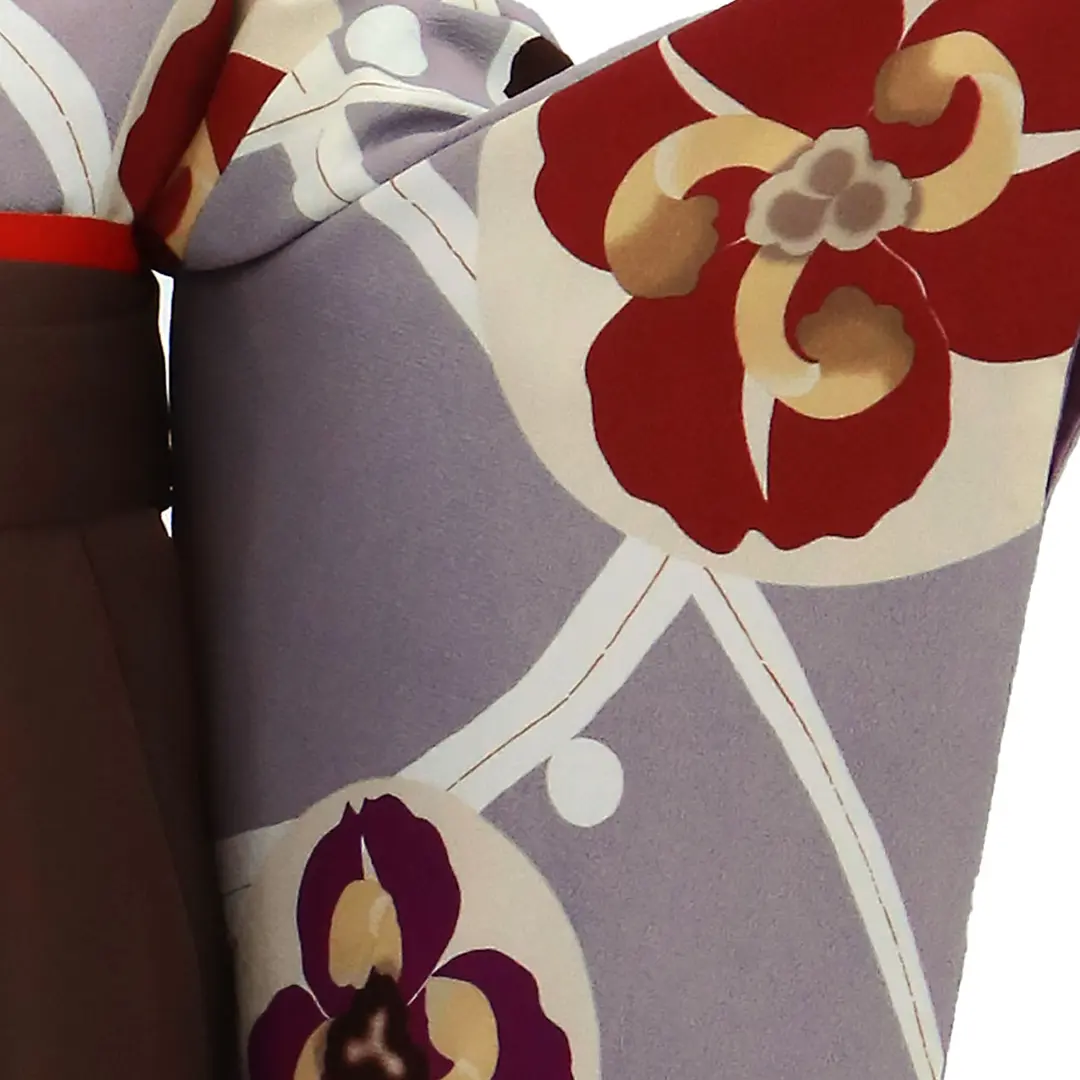 グレーに三色の蘭の小袖の着物・茶色袴（無地） （小袖）／卒業式／柄詳細