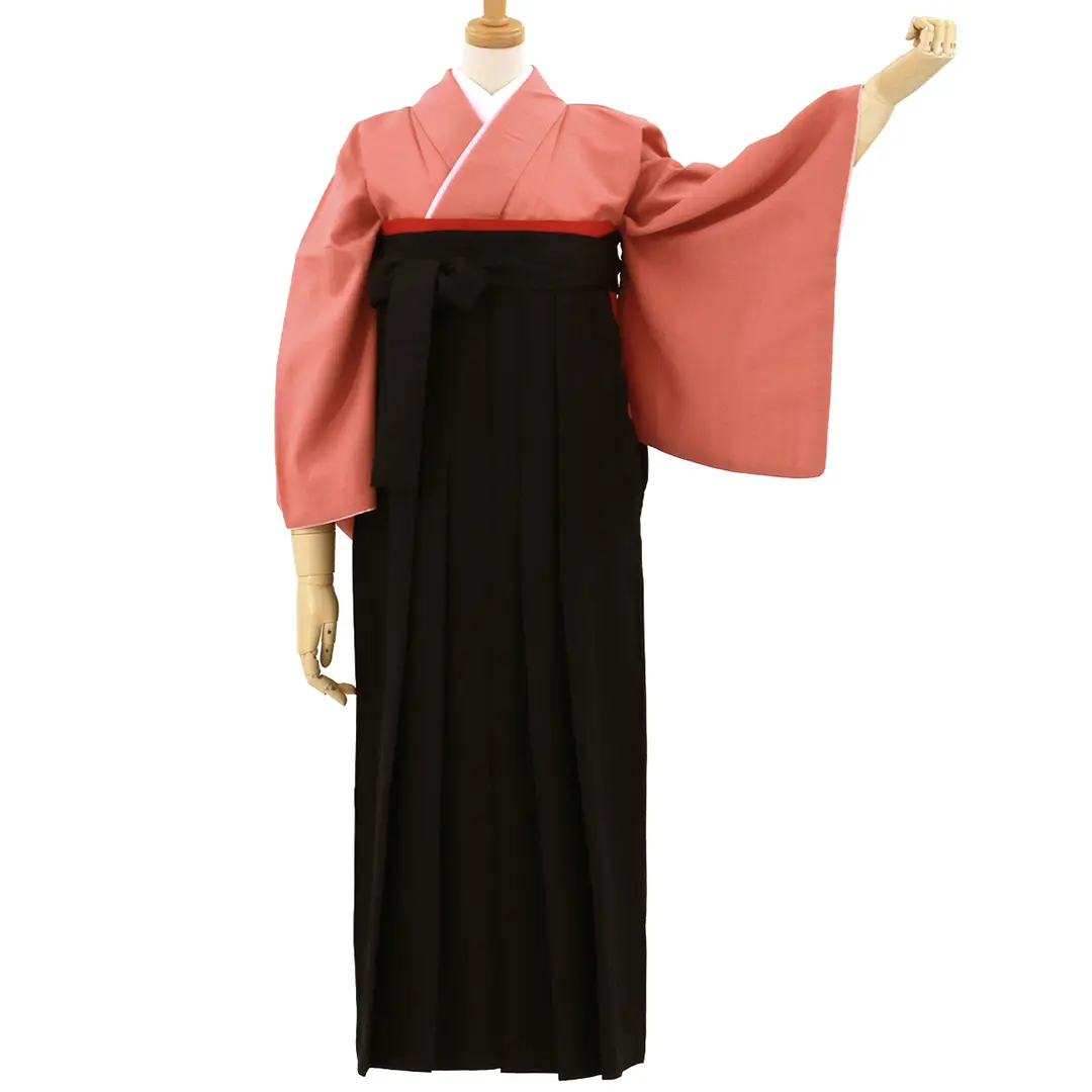 【先生におすすめ】薄紅色の色無地・黒袴（無地） （小袖）／卒業式／正面