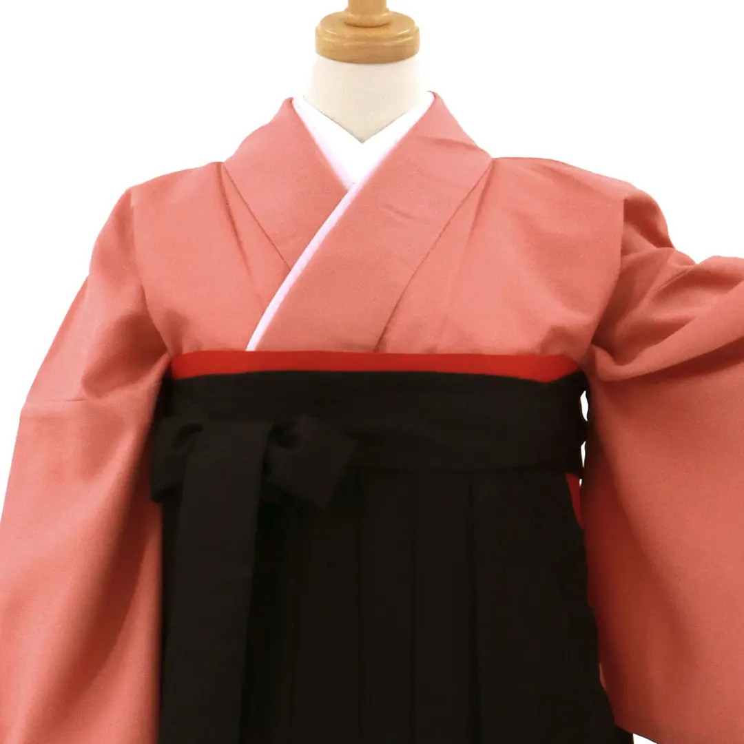 【先生におすすめ】薄紅色の色無地・黒袴（無地） （小袖）／卒業式／正面詳細