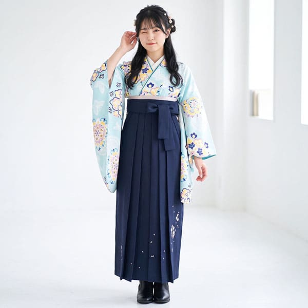 水色に花紋とレース・紺袴（刺繍） （二尺袖）／卒業式 | 宅配着物