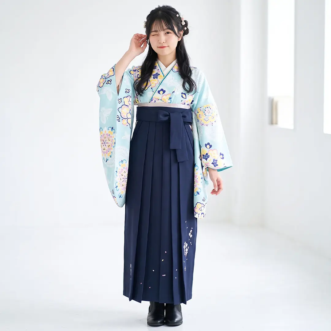 水色に花紋とレース・紺袴（刺繍） （二尺袖）／卒業式 | 宅配着物