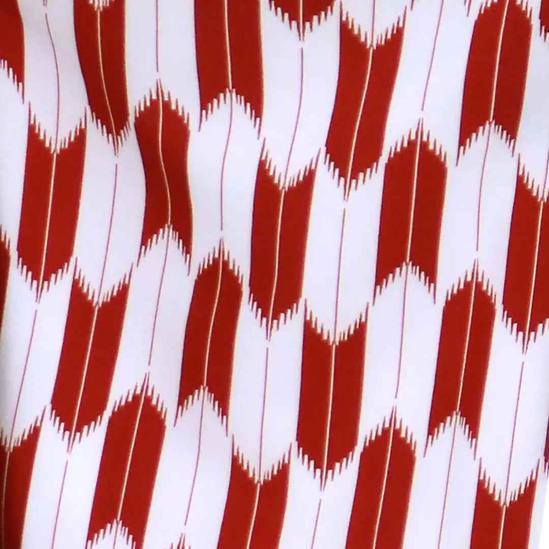 赤の大型矢絣・黒袴（無地） （二尺袖）／卒業式 袖詳細