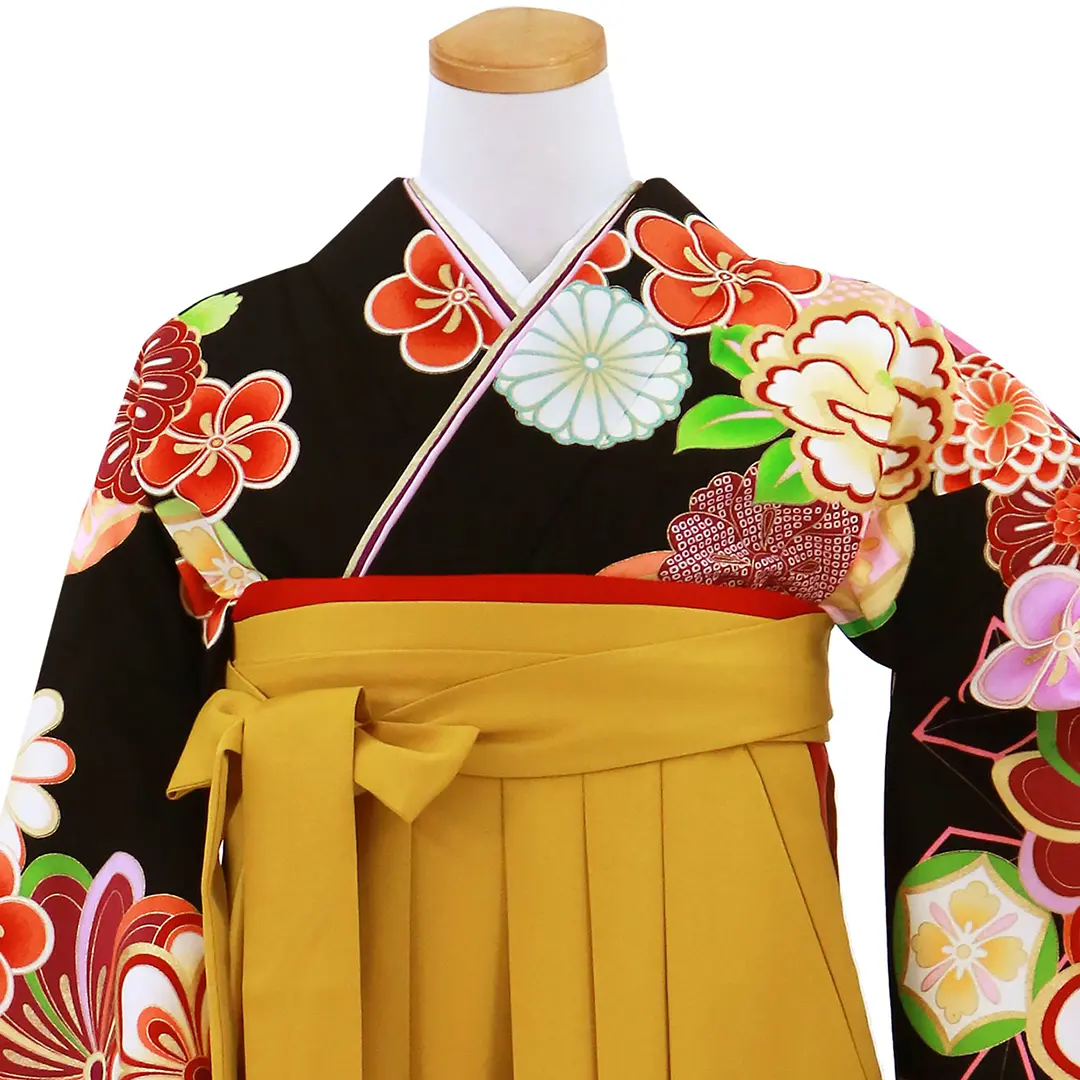 黒地に花紋・マスタード袴（無地）（二尺袖）／卒業式／正面詳細
