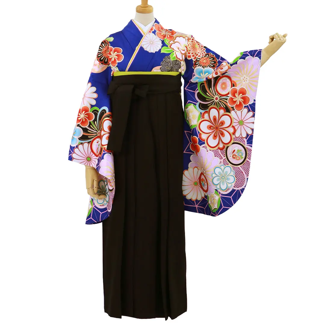 青地に花紋・黒袴（無地）（二尺袖）／卒業式／正面