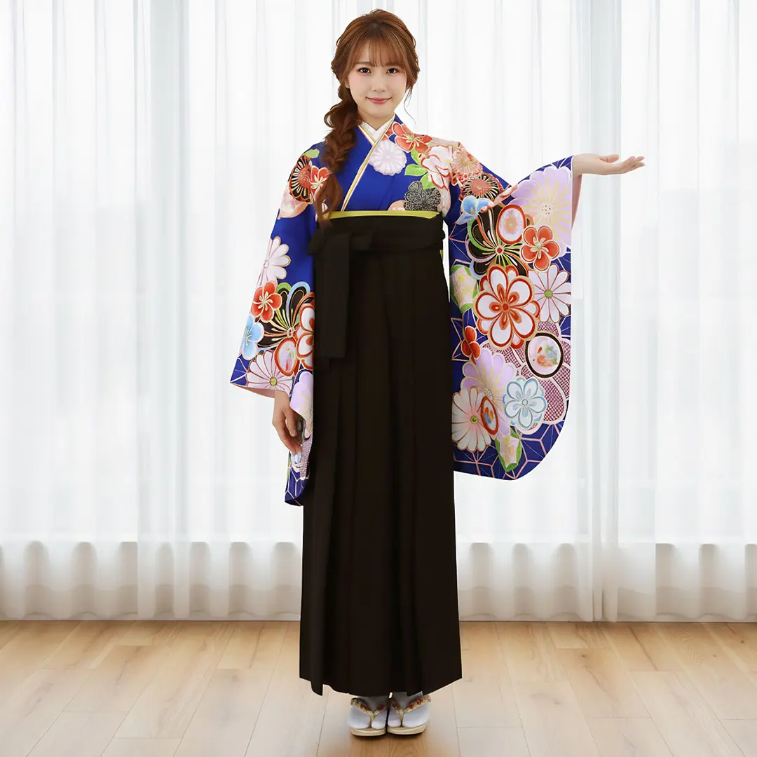 青地に花紋・黒袴（無地）（二尺袖）／卒業式／着用イメージ