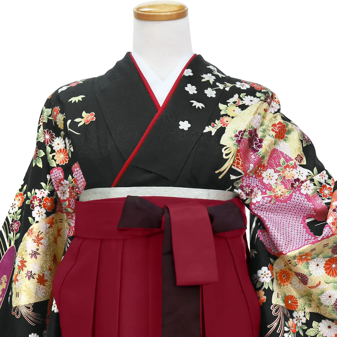 黒地に扇・赤袴（ぼかし） （二尺袖）／卒業式／正面詳細