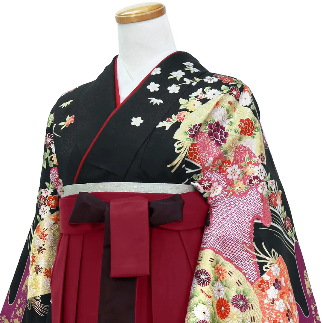 黒地に扇・赤袴（ぼかし） （二尺袖）／卒業式／斜め詳細