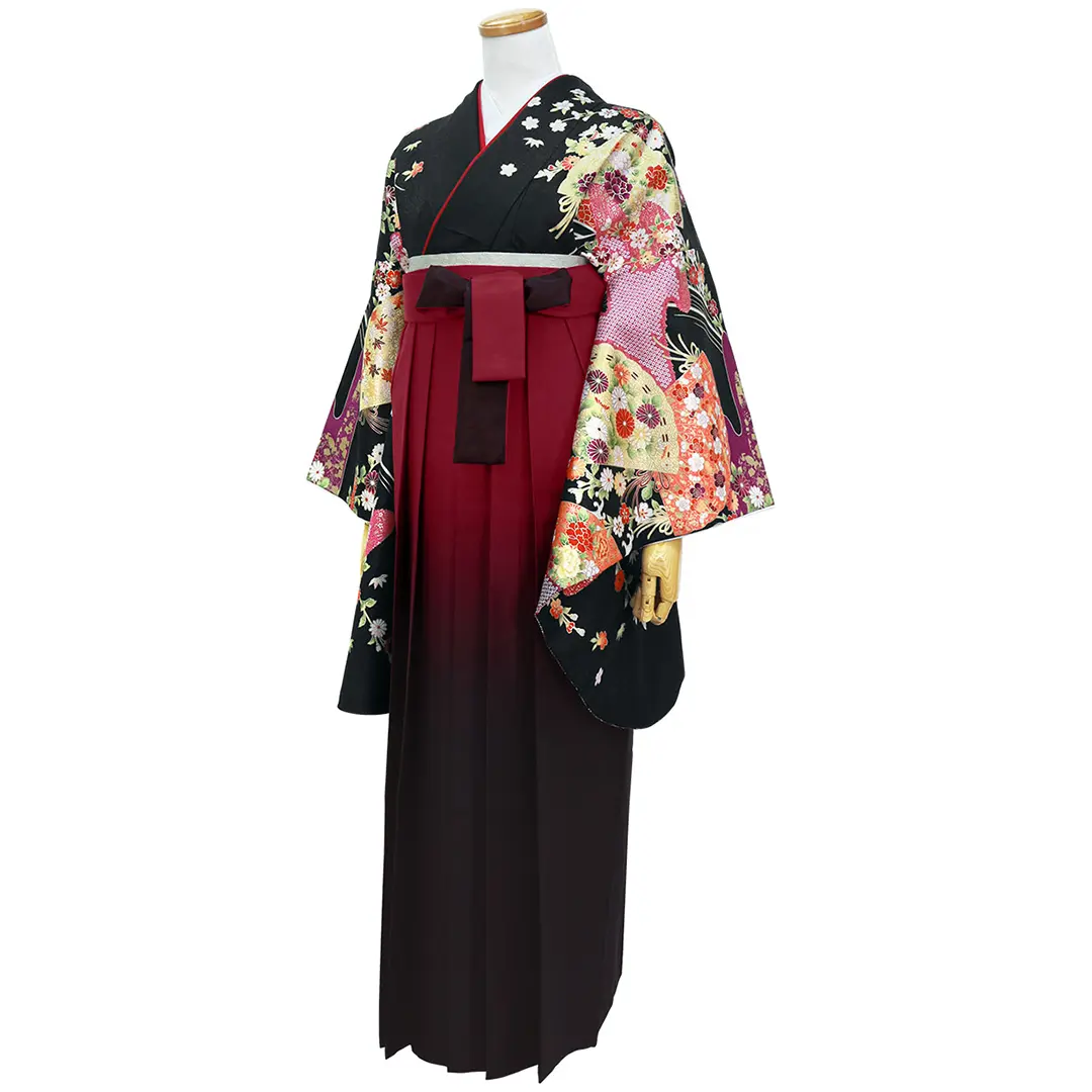 黒地に扇・赤袴（ぼかし） （二尺袖）／卒業式／斜め