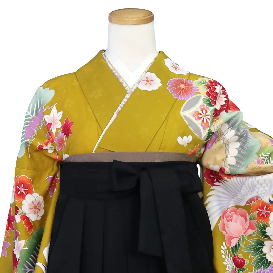 うぐいす色に鶴と牡丹・黒袴（無地） （二尺袖）／卒業式 | 宅配着物