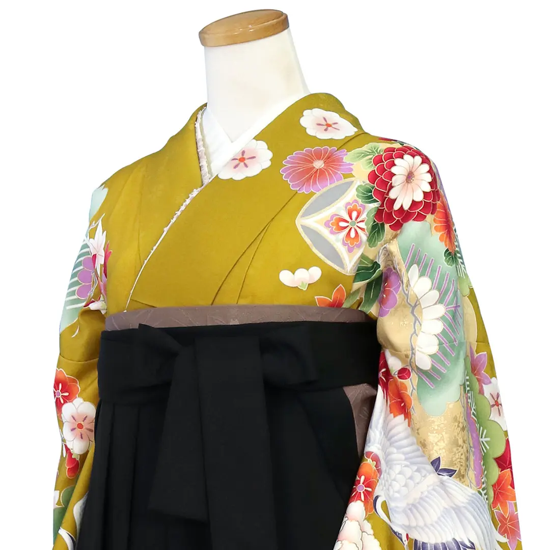 うぐいす色に鶴と牡丹・黒袴（無地） （二尺袖）／卒業式／斜め詳細